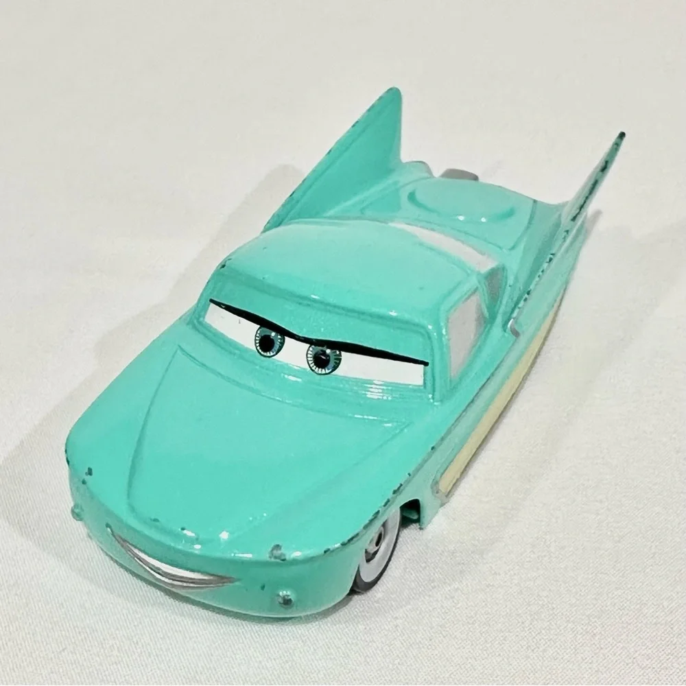 Disney Store Cars 1:43 Deluxe Die-cast Flo & Ramone